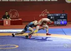  摔跤赛场再起风云：嵩山鲨队队小胜江畔独角兽队，脚步移动更到位黑马成最大惊喜-九博官网入口