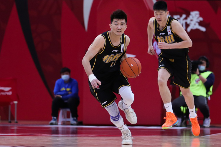 同时广厦核心主力孙铭徽也在社媒正式表态 同时广厦核心主力孙铭徽也在社媒正式表态