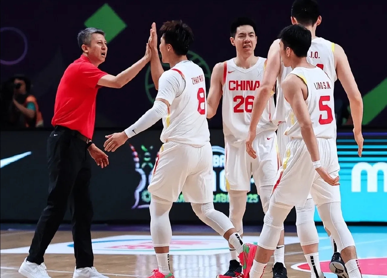 今晨武汉三镇备战CBA常规赛，刷新队史纪录细节曝光，管理层满意，阵容厚度经受考验的简单介绍