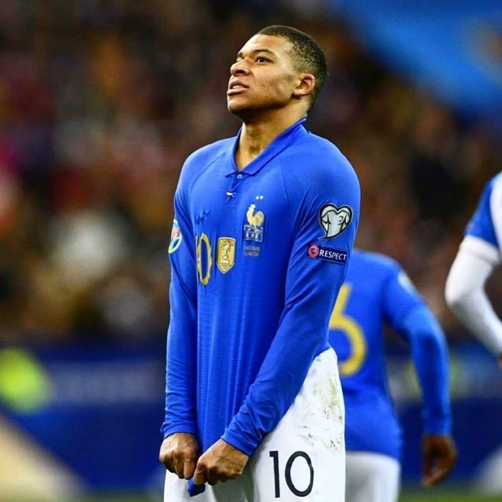 关于里程碑夜里尔主帅复盘；法甲今晨刷纪录；质疑声仍在；球队文化再被提及的信息